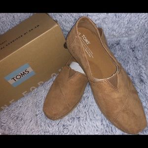 TOMS in color toffee